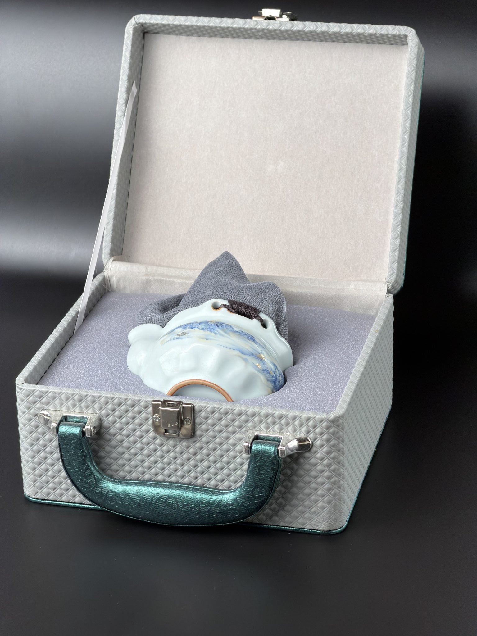 Mallette de transport de la théière de voyage Daothé avec la porcelaine calée à l'intérieur