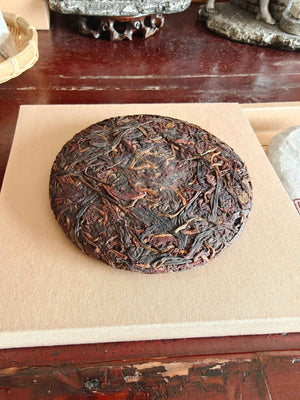 Infusion de Pu'er cru Bingdao, liqueur dorée, notes florales et minérales