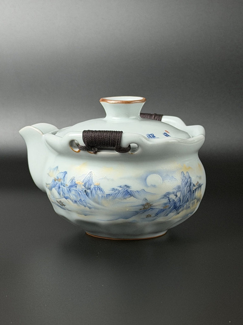 Théière de voyage en porcelaine à anses.